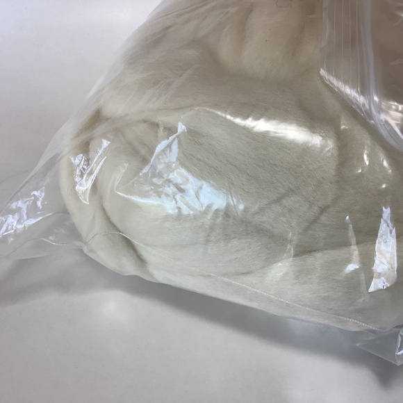 Paradise Fibers Corriedale Cross roving 1 lb - Picture 5 of 5